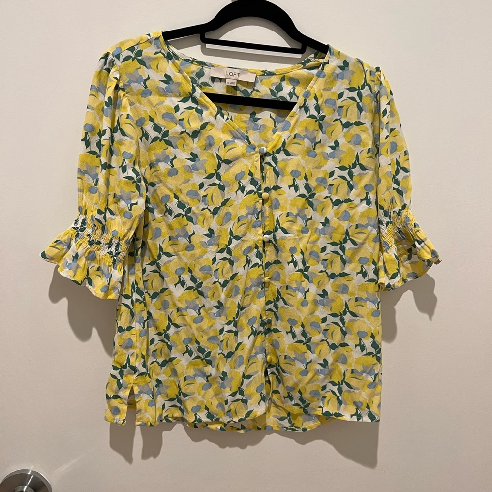 Loft Floral v-neck puff sleeve top NWT